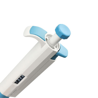 DLAB TopPette ไมโครไพเป็ตปรับช่องเดียวที่มีการออกแบบเบาแบบเออร์กอนอมิค, จัดแสดงปริมาตรดิจิตอลที่ชัดเจน และส่วนล่างที่สามารถอัตโนมัติได้